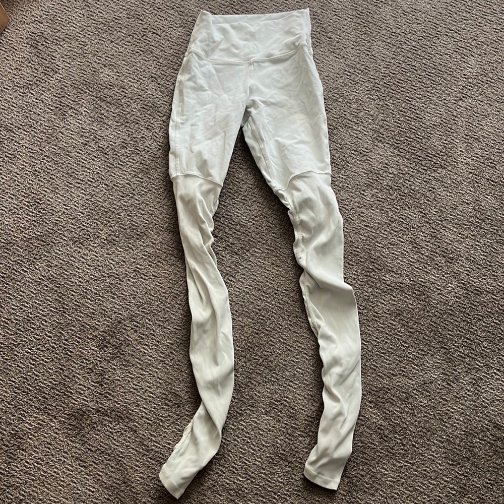 Off white Alo leggings with ruched bottom